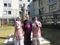 I due suddiaconi italiani con Mons. Tissier